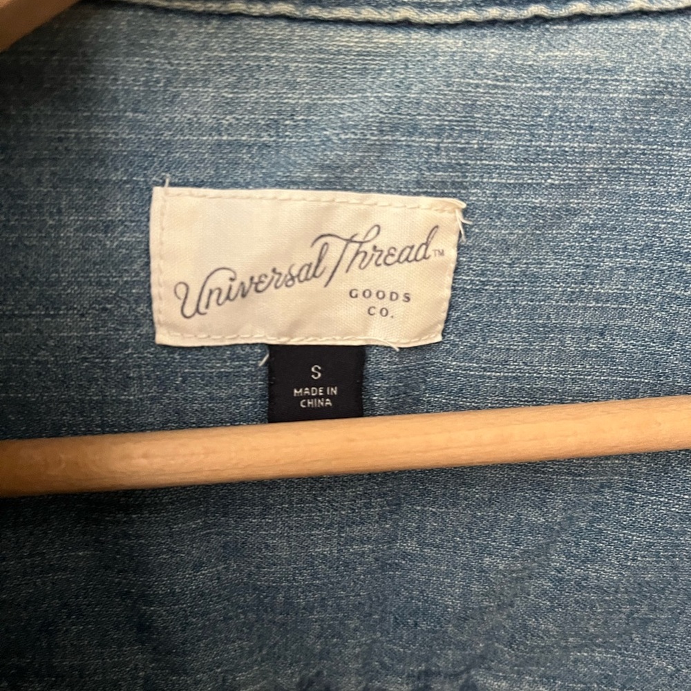 Universal Thread Chambray Top - Picture 3 of 8